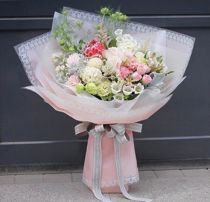 Bom preço. Papel de envolvimento 58cm*58cm do florista do filme plástico on-line