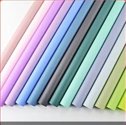 comprar Solução de embalagem de flores Folha de papel impermeável com embrulho de celófano de plástico sólido Fabricação em linha