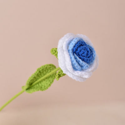 comprar Flores artificiais de rosa tricô, buquê floral de crochê, tricô de fios DIY, arranjo floral de gancho artesanal Fabricação em linha