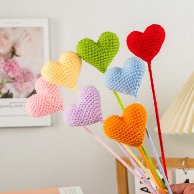 Bom preço. Produto acabado Amor Coração Lana Tricotagem Manual Crochê Criativo Bouquet de Flores Artificiais on-line