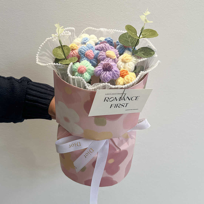 Bom preço. Presente de aniversário artesanal de madeira de algodão flor de malha Bouquet rosas presente para meninas e melhores amigas Graduação Produto acabado criativo Dia dos Namorados e para professores on-line