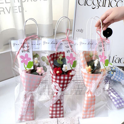 comprar Bouquet de Pastel do Dia das Mães - Flores em borracha com fios de pelúcia. Fabricação em linha