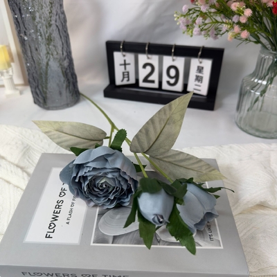 Bom preço. Flores decorativas com ornamentos artificiais de rosas on-line