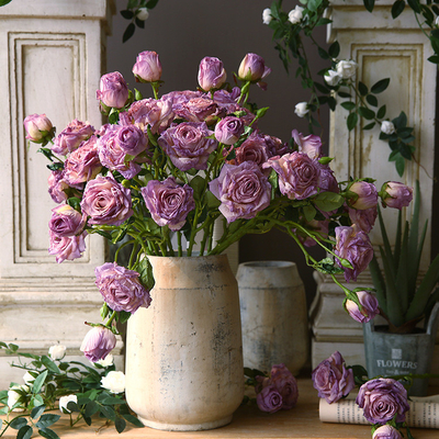 Bom preço. A pintura a óleo francesa simula a mesa de jantar da sala de estar, com rosas e flores decorativas de rosas on-line