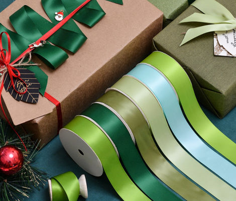 comprar Localização por atacado de fitas de cetim coloridas de 4 cm, acessórios de decoração de flores de cabeça coloridas, acessórios de vestuário, fitas de embalagem de presentes Fabricação em linha