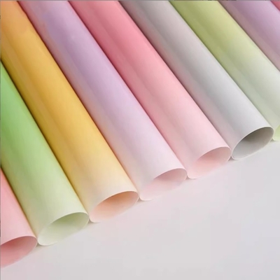Bom preço. Doces de cor inclinada, plástico à prova d'água de vidro, papel de embrulho de flores, material de embalagem de buquês, material de loja de flores, entrega direta de fábrica on-line
