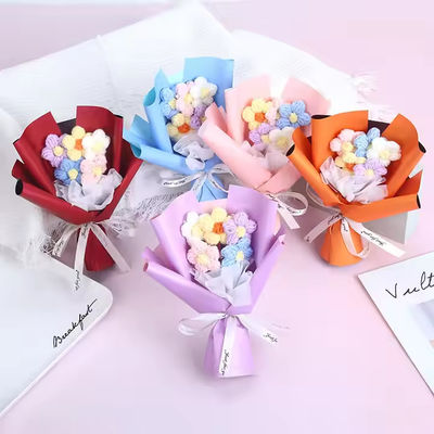 comprar Finido Dia da Mãe de São Valentim Bouquet de crochê flores artificiais criativas Bouquet de borracha de tricô para uso floral Fabricação em linha