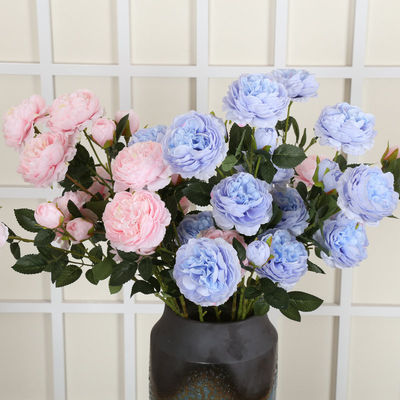 comprar A sala de estar do hotel é decorada com arranjos florais com peonias artificiais Fabricação em linha