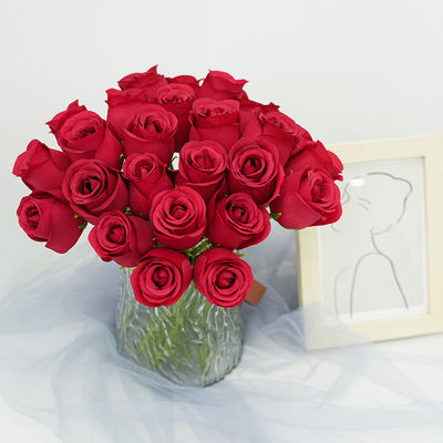 comprar Venda a retalho de rosas simuladas de 7 cabeças, rosas imperiais buquês de rosas portáteis para decoração de casas, hotéis, casamentos e auditórios Fabricação em linha