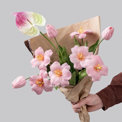 Bom preço. O sonho milenar de flores artificiais, a 