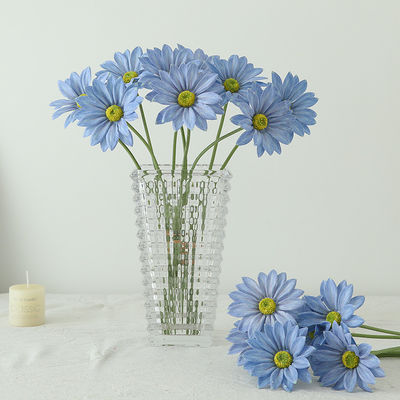 comprar Três peças de tecido de seda artificial feitas de crisântemo de verão flores artificiais para decoração de casamento em casa, com uma sensação de alto nível, são flores finitas de faux Fabricação em linha