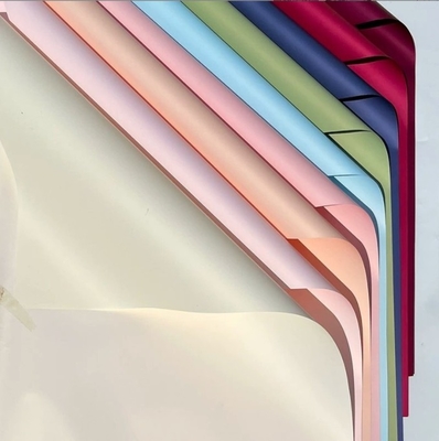Bom preço. Primeiro amor de estilo coreano papel de embrulho de flores de cores sólidas, papel Ouya monocolor à prova d'água buquê de floresta e papel de embrulho de arte floral on-line