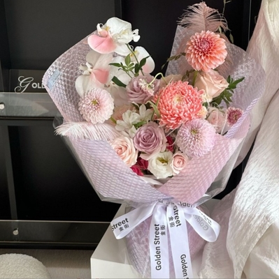 Bom preço. Novo papel de embalagem de filmagem de vidro de água de bolhas para o Festival de Qixi, filme de textura de vidro de 12 fios, material de embalagem de flores on-line