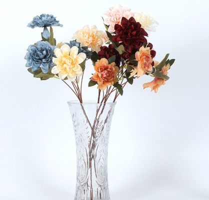 Bom preço. Tecido de seda de flores simulado, 3 cabeças de dálias, decoração do salão de casamento, arranjo do palco da sala de estar, flores de seda, flores falsas, arranjo de flores e plantas verdes on-line