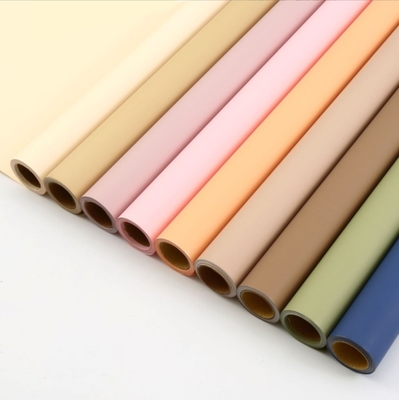 Bom preço. Rolo de névoa matinal de estilo coreano, papel de cores sólidas, filme fosco com sensação de pele, papel de embrulho de flores à prova d'água, papel de embrulho de arte floral por atacado on-line