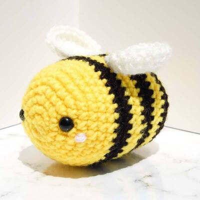 comprar Venda quente crochê fuzzy abelha animal de pelúcia asas brancas fofinho malha fio macio pelúcia abelha brinquedo amigurumi crochê fuzzy abelha Fabricação em linha