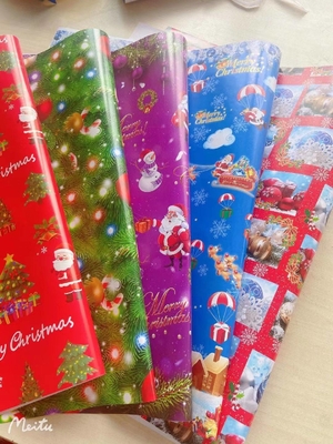 Bom preço. Projeto popular do Natal do tamanho 50cm*70cm do rolo do papel do papel de embrulho do projeto on-line
