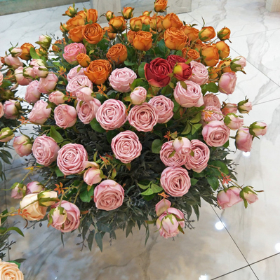 Bom preço. Cachos de buquê de rosas artificiais em spray para decoração de casa on-line