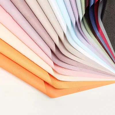 Bom preço Papel de tecido colorido personalizado de diferentes floristas papel de embalagem retardador de chama on-line