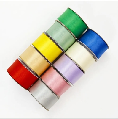 Bom preço. 196 cores fitas de cetim de poliéster para embrulho de presentes personalizado 3mm-100mm largura on-line