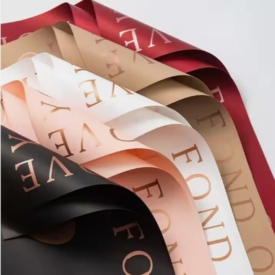 Bom preço 50g de papel de tecido impermeável de bronzeamento de amor para embrulho e embalagem de buquês personalizados on-line