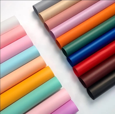 Bom preço. Papel de embrulho de buquê floral sólido Embalagens de flores à prova d'água para produtos florísticos on-line