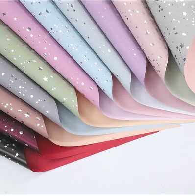 Bom preço Papel de embalagem à prova d'água de céu estrelado brilhante, de duas cores, espessado para flores frescas on-line