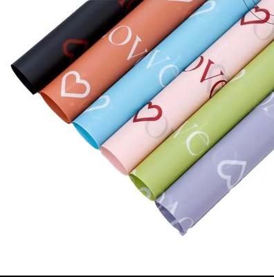 Bom preço. Fábrica de Shinewrap de 2024 Novo Design Para Sempre Papel de Envolvimento Amor Impermeável Florista Bouquet Papel de Embalagem Para Flor Fresca on-line