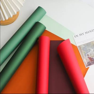 Bom preço. Papel de cores sólidas de embalagem de flores Papel à prova d'água Florista Bouquet de embalagem Papel de embrulho para flores frescas por atacado on-line
