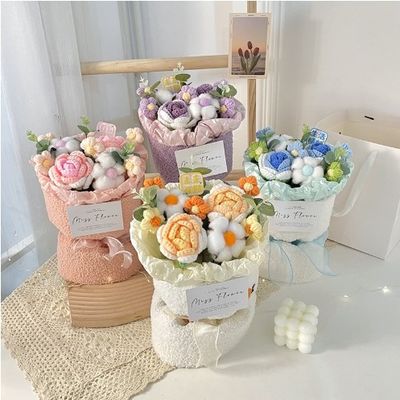 Bom preço. Presente do Dia das Crianças Saco de Bouquet de Simulação Portátil com Flor de Rosa Puff Plush Tricotada em múltiplas cores on-line
