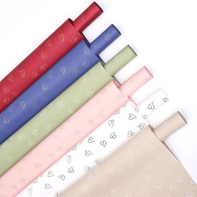 Bom preço. Papel de embrulho de buquê de amor impermeável para embalagens e lojas de flores on-line