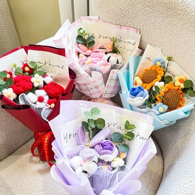 Bom preço. 520 Bouquet do Dia da Mãe Flor de lã de malha feita à mão para a temporada de formatura on-line