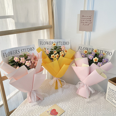 Bom preço. Bela simulação de flores de pelúcia buquê 520 Dia da Mãe flores eterno presente conjunto para enviar amigas de mão buquê on-line