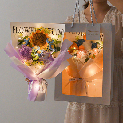 Bom preço. Bouquet de crochê de girassol feito à mão - presente de bricolage exclusivo para mulheres on-line