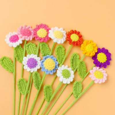 Bom preço. Crochê de várias cores feita à mão Bouquet de flores Daisy flores artificiais criativas Perfeito presente de Dia dos Namorados para o melhor amigo on-line