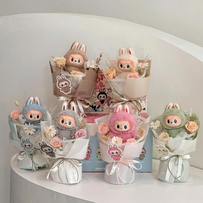 Bom preço. Bonitinho Finido Labubu Brinquedo de Plush Bouquet Labubu Brinquedo de Plush com Flores Alegres Brinquedo de Aniversário Boutique Atacado on-line