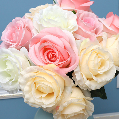 Bom preço. Bouquetes de rosas artificiais, flores de seda, flores de plástico e flores artificiais on-line