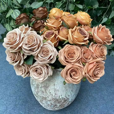 Bom preço. Bouquet de rosas simulado de 9 flores com ramos artificiais de rosas para decoração de casamento e adereços fotográficos on-line