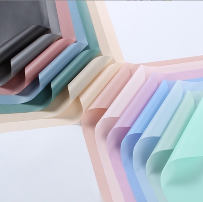 Bom preço. Papel mate leve e macio, papel de embrulho de flores, semi-transparente, à prova d'água, cor sólida, papel simples coreano, papel mate, fábrica de venda por atacado do Dia da Mãe on-line