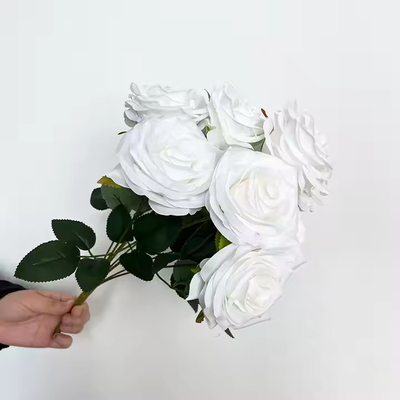 Bom preço. Decoração de parede de rosas artificiais de novo design on-line