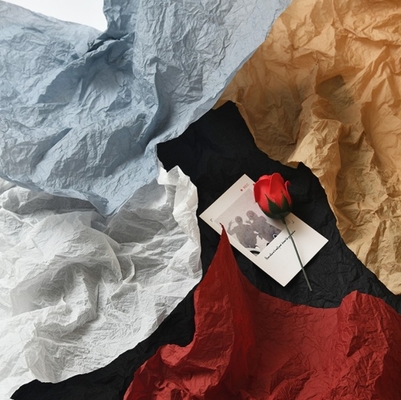 Bom preço. Varejo a retalho de buquês de flores, papel de embrulho de flores, papel laminado à mão, papel plissado, papel enrolado, arte floral, loja de flores, papel em forma, revestimento interior e papel de embalagem on-line