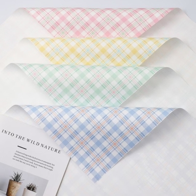 Bom preço. Papel de papel de flores revestido de papel de Ouya retrô em quadros em duas cores embalado de flores para presente em quadros embalagem de flores buquê papel de embrulho materiais de atacado on-line