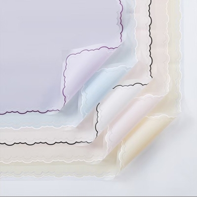 Bom preço. Toalhete impermeável espessado Hua Yize, papel de embrulho de flores, material de embalagem de buquê de flores, linha ondulada, papel Han Su on-line