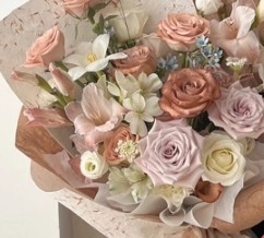 Bom preço. Papel kraft retrô de pétalas misturado com papel de embalagem de flores de Dongba on-line