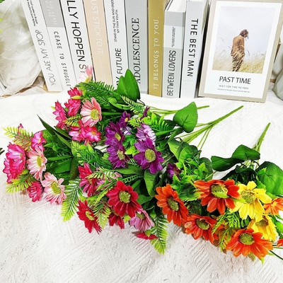 Bom preço. Simulações de camomila, margaridas e crisântemos para decoração interior e exterior on-line