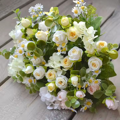 Bom preço. Venda por atacado Bouquet de flores de rosas simples de seda Bouquet de flores artificiais Bouquet de flores de rosas para decoração de casamento on-line
