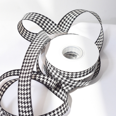 Bom preço. Faixas de tecido de favo de mel preto e branco Faixas de decoração Faixas de arco floral buquê floral gravata material de embalagem desconto on-line