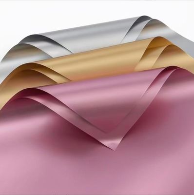 Bom preço. Bolsa de papel dourado de cor sólida de dois lados, papel Ouya à prova d'água, buquês de flores, papel de embalagem de alta qualidade, floristeria e arte floral on-line