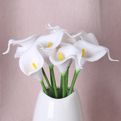 Venda por grosso transfronteiriça de buquês de lírios de calla de PU, flores artificiais, flores de plástico, decoração da sala de estar e flores de exposição