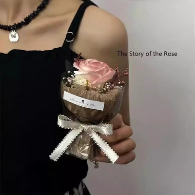 Bom preço. Ins estilo mini bolso reunião pequeno buquê de rosas simulação flor presente de aniversário Dia da Mãe 520 amor presente para o Dia do Povo on-line